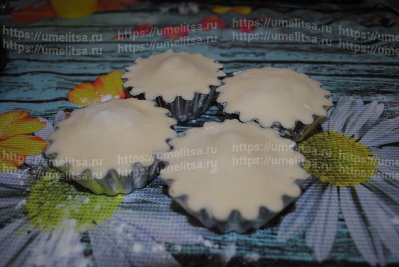 Накройте импровизированными крышками.