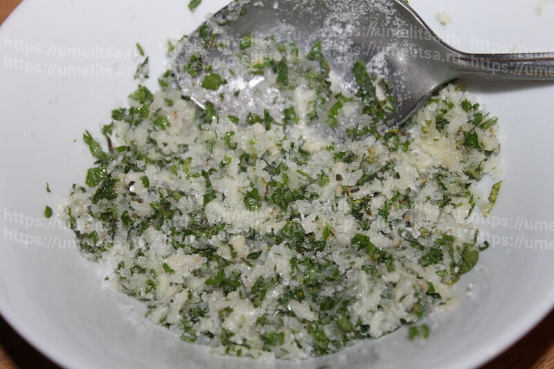 Как засолить сало с чесноком и петрушкой