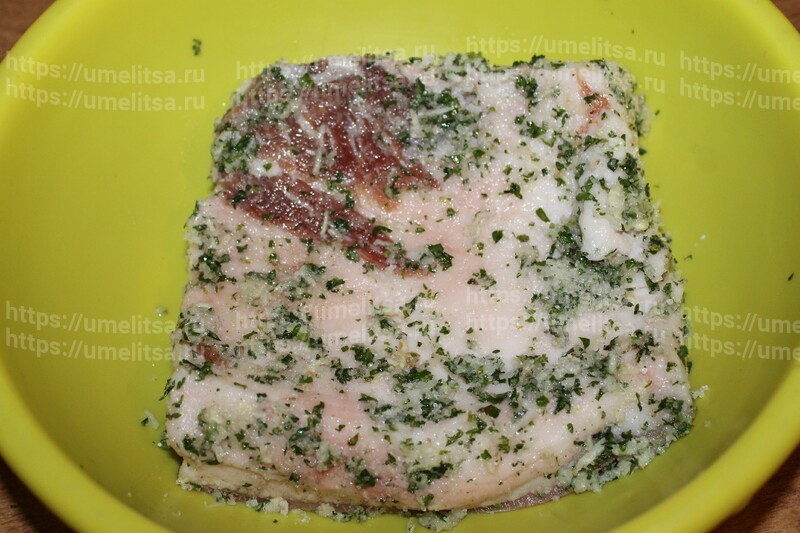 Как засолить сало с чесноком и петрушкой