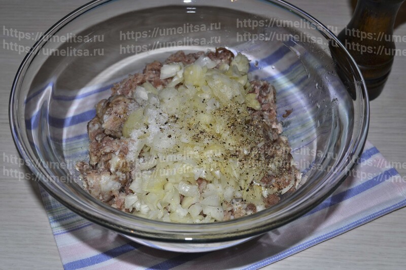 Мясные тефтели в нежной кабачковой запеканке