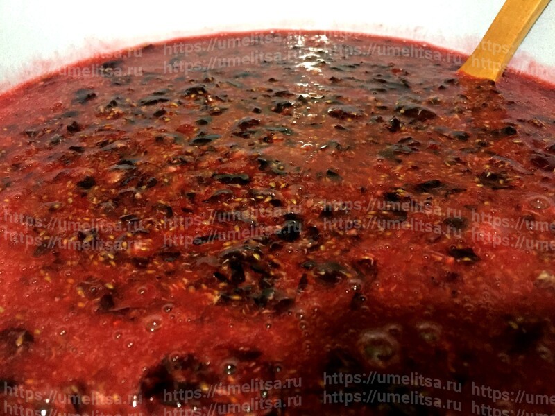 Густое смородиновое варенье из черной ягоды