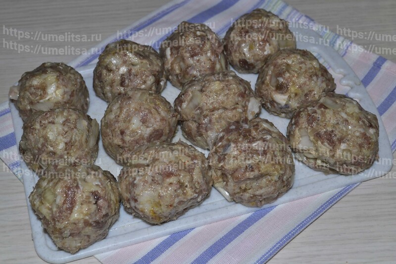 Мясные тефтели в нежной кабачковой запеканке