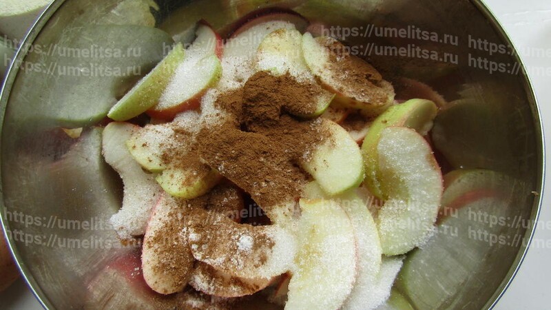 Шарлотка с манной крупой и корицей