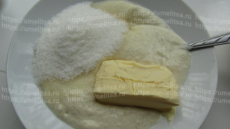 Шарлотка с манной крупой и корицей