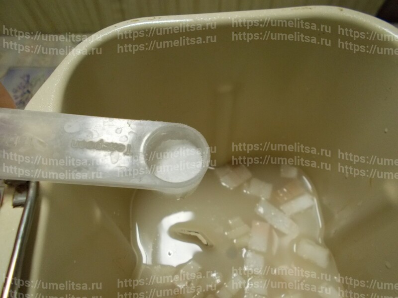 Хлеб с кусочками сала в хлебопечке