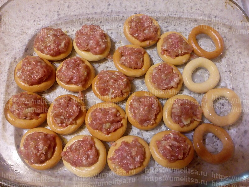 Закусочные бублики с фаршем