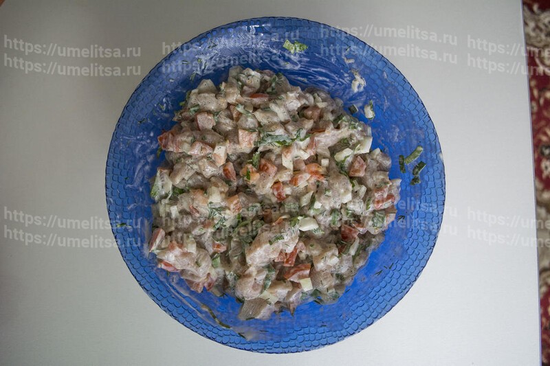 Лодочки из болгарского перца, фаршированные куриной грудкой и запеченные под сыром