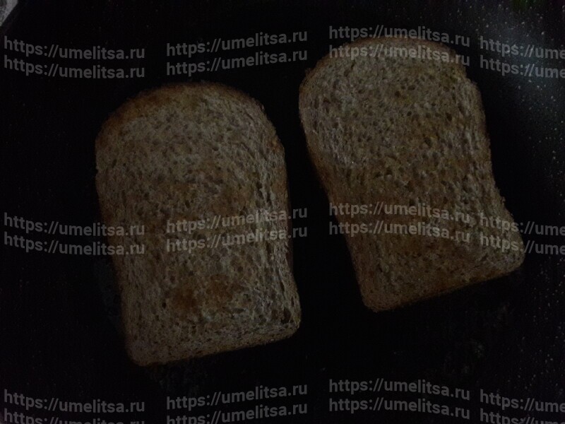 Омлет на тостах