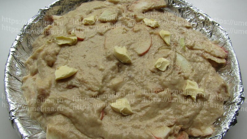 Шарлотка с манной крупой и корицей