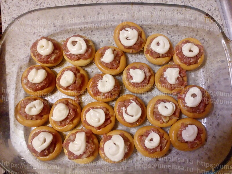 Закусочные бублики с фаршем