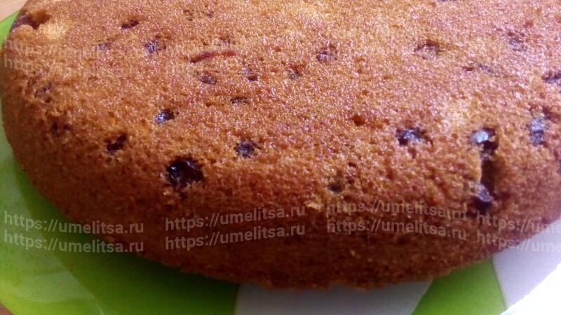 Пирог домашний с изюмом