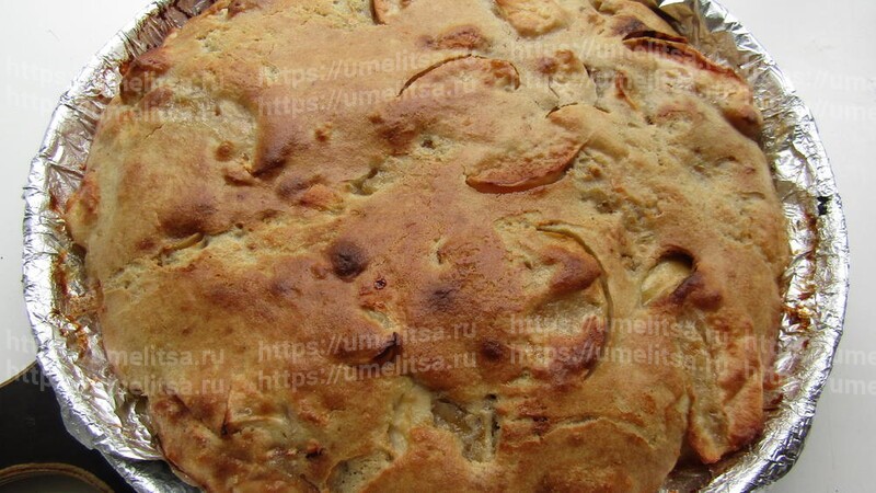 Шарлотка с манной крупой и корицей