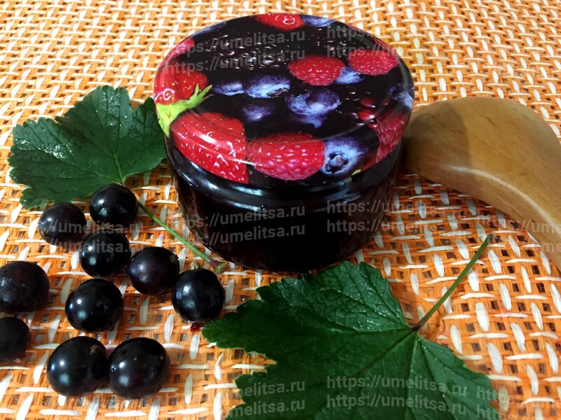 Густое смородиновое варенье из черной ягоды