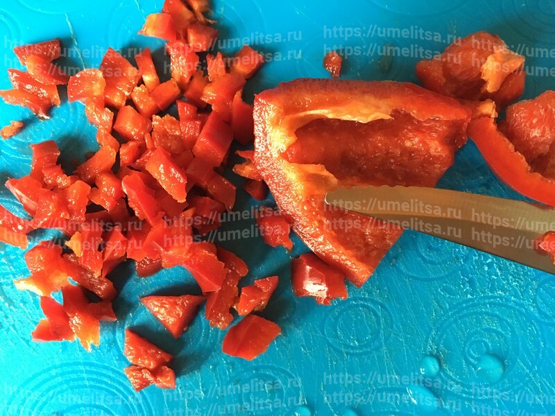 Блюдо из куриных бедер Красная шапочка