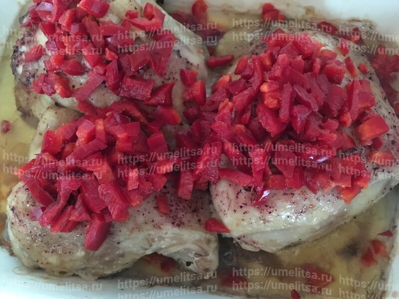 Блюдо из куриных бедер Красная шапочка