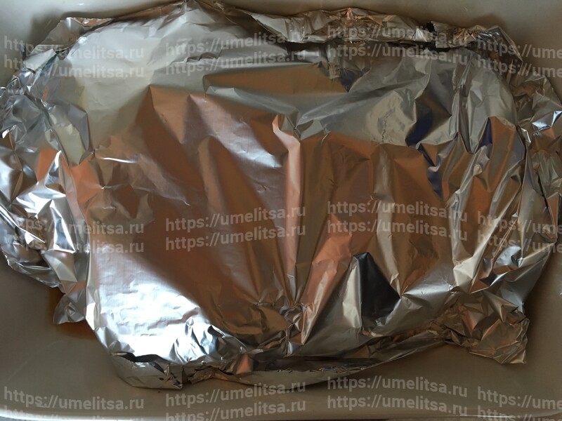 Блюдо из куриных бедер Красная шапочка