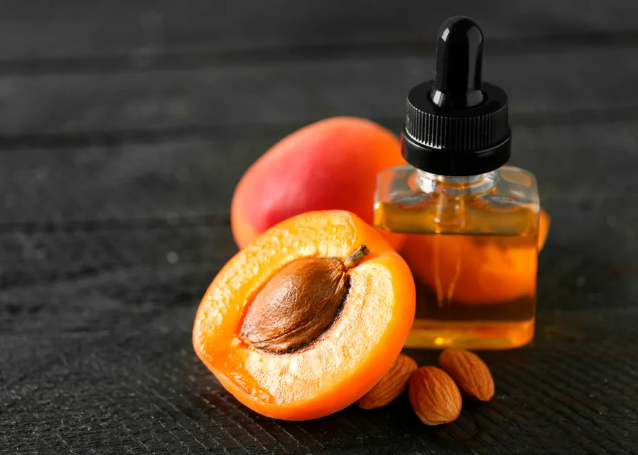 Абрикосовое масло для волос: Полезные свойства, применение и рецепты масок