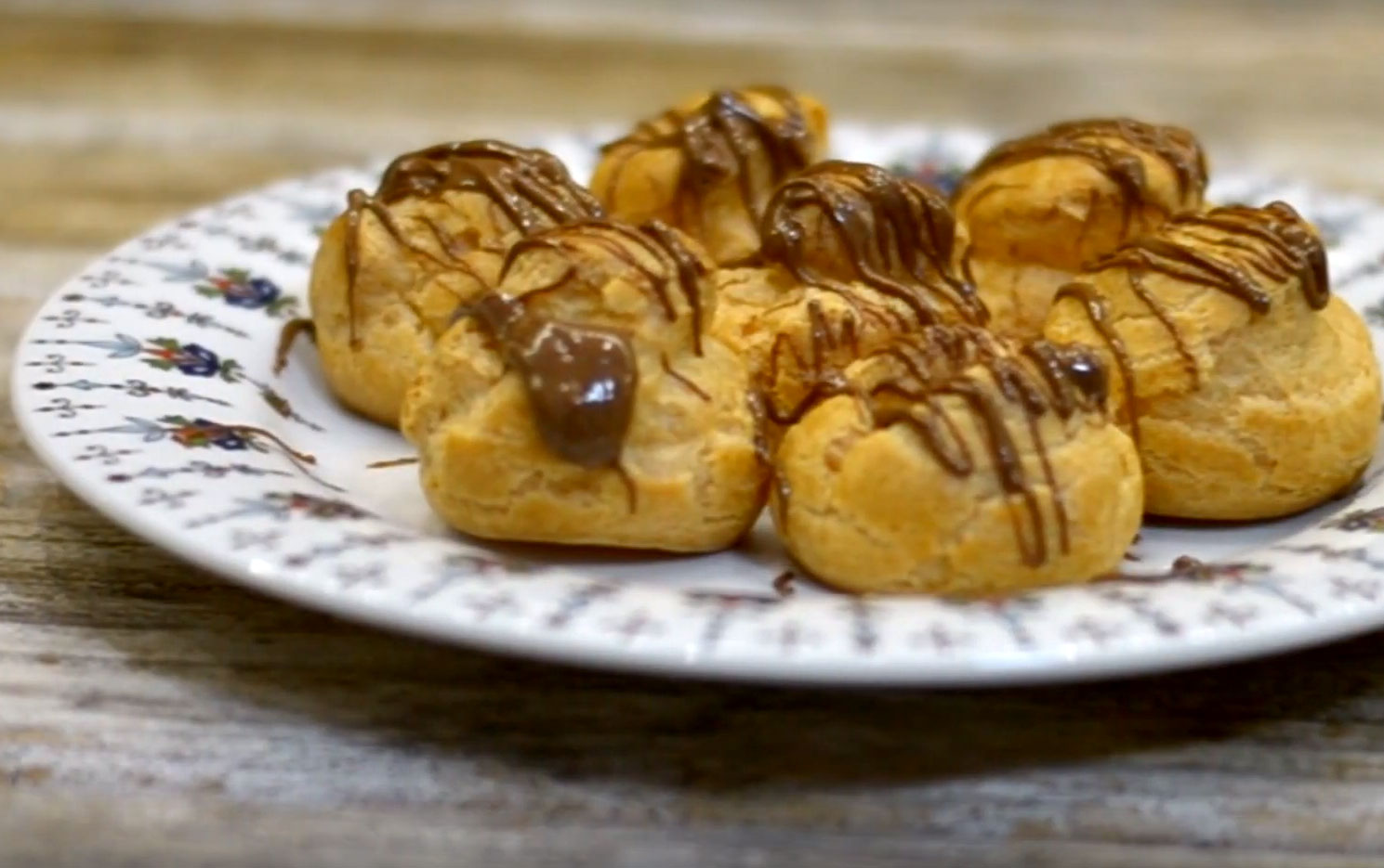 Эклеры с шоколадным кремом