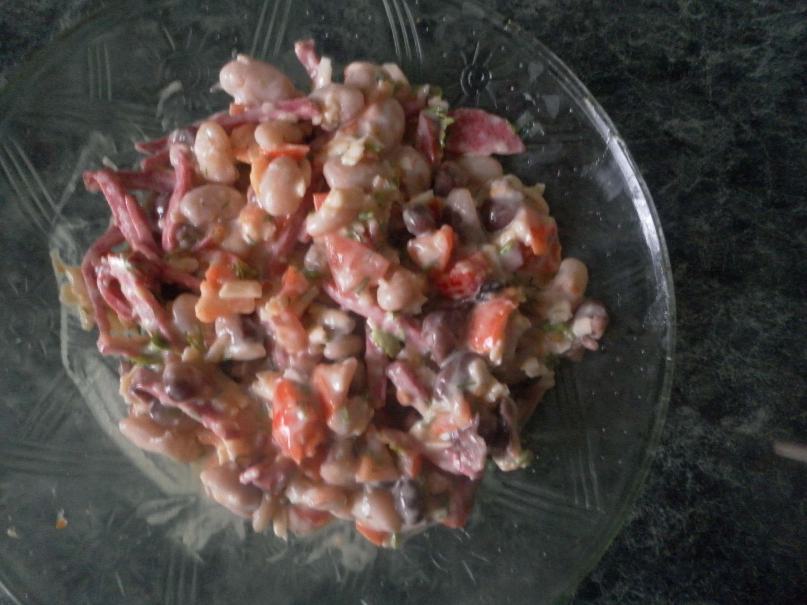 Салат «Обжора» с фасолью