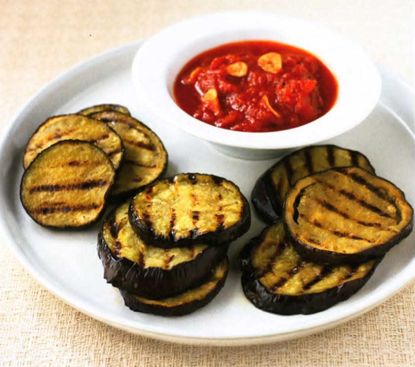 Баклажаны барбекю с острым томатным соусом