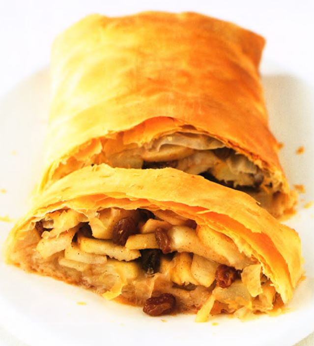 Грушевый штрудель с корицей