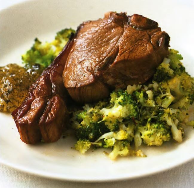 Маринованные бараньи котлеты с пюре из брокколи с лимоном и жгучим перцем