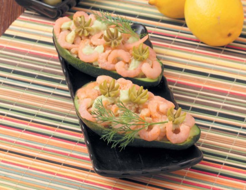 Салат с креветками в авокадо