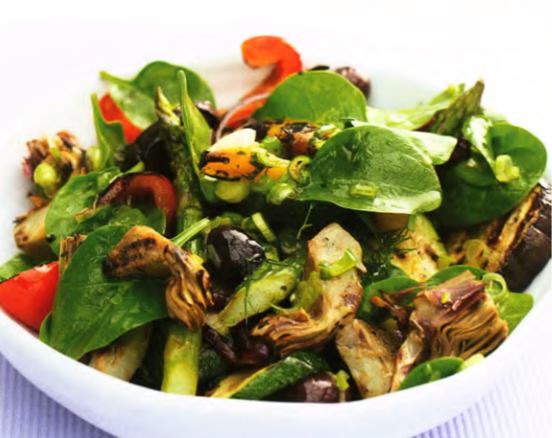 Салат из овощей барбекю и шпината