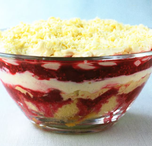 Трайфл из белого шоколада с малиной