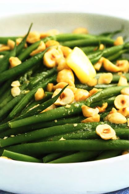 Зеленая фасоль с поджаренным фундуком