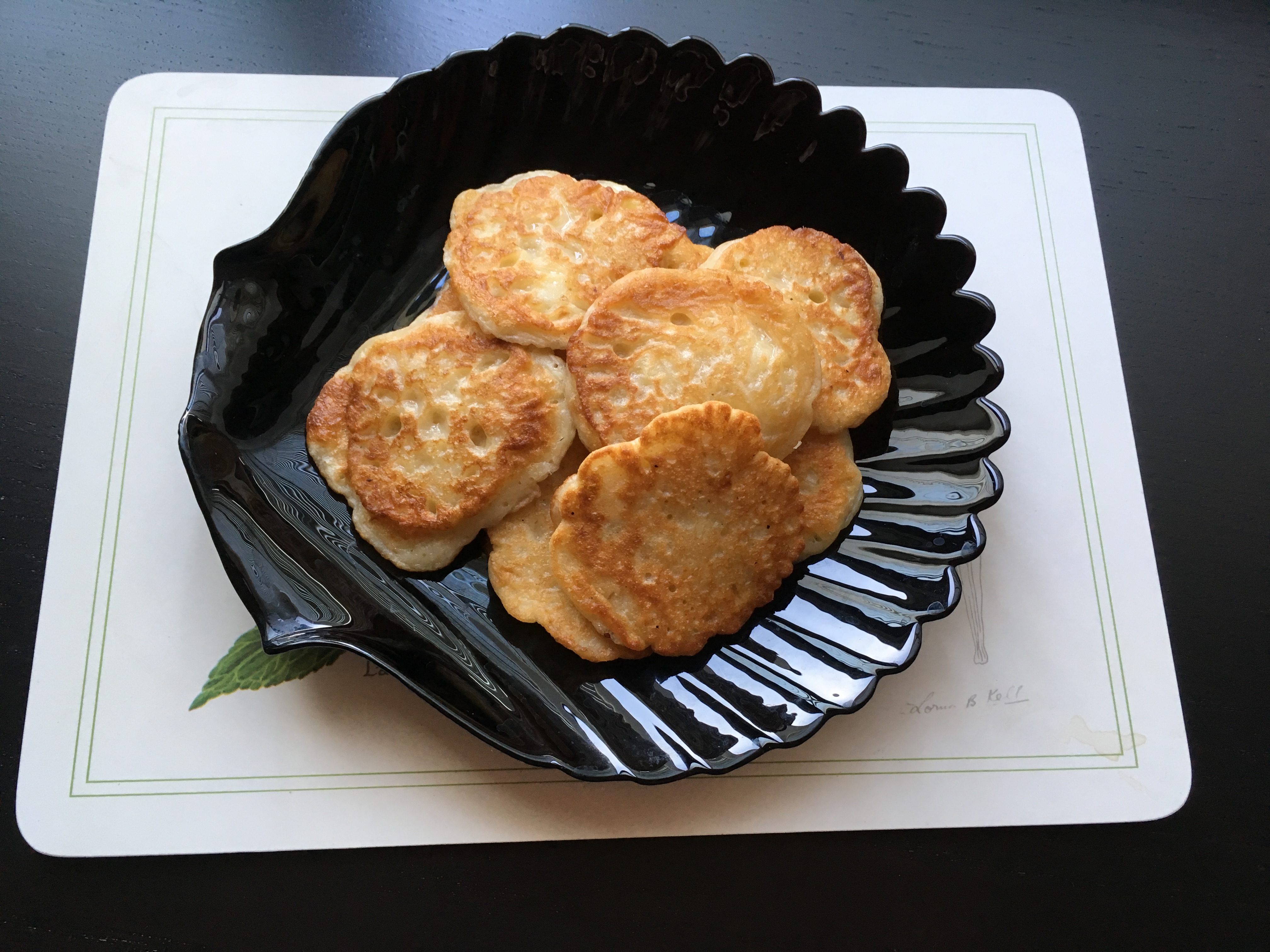 Несладкие оладьи со свежим огурцом