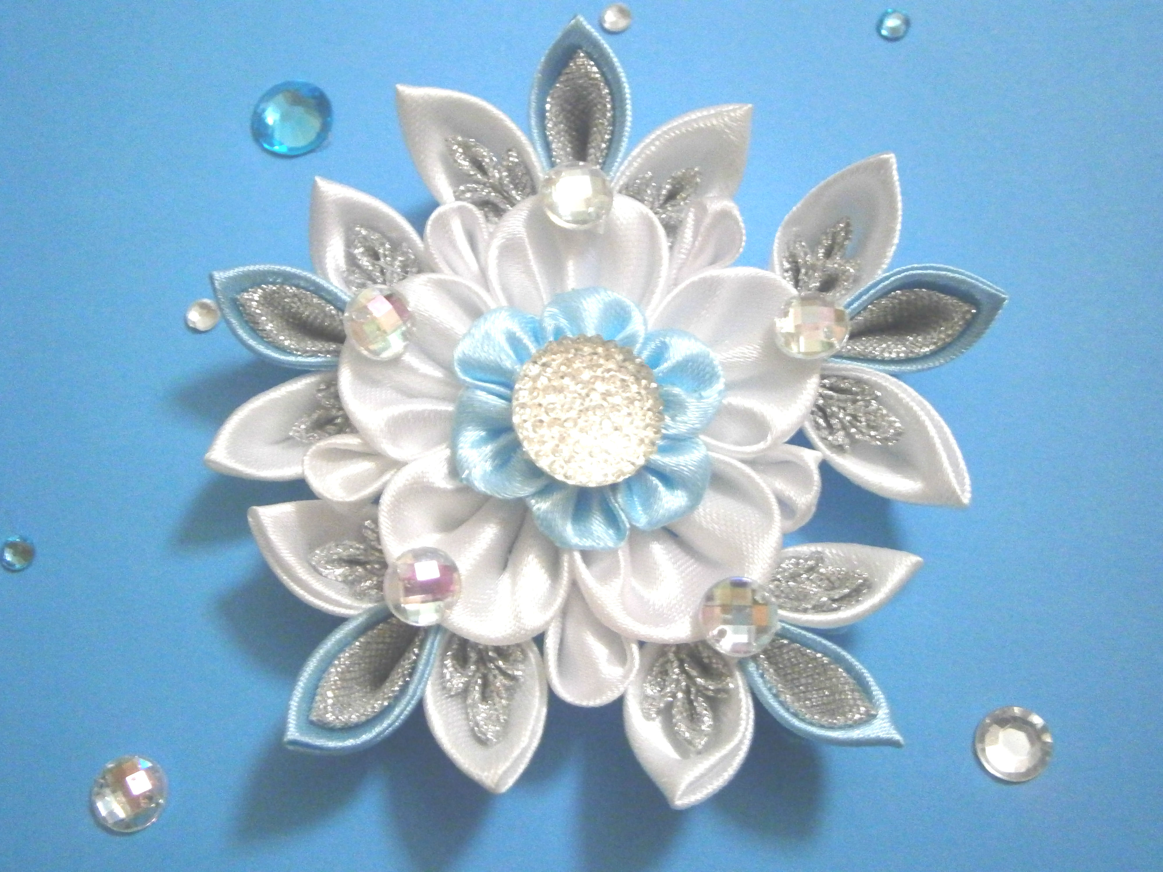 Цветок в стиле канзаши Отблеск льда. Пошаговый мастер-класс с фото.