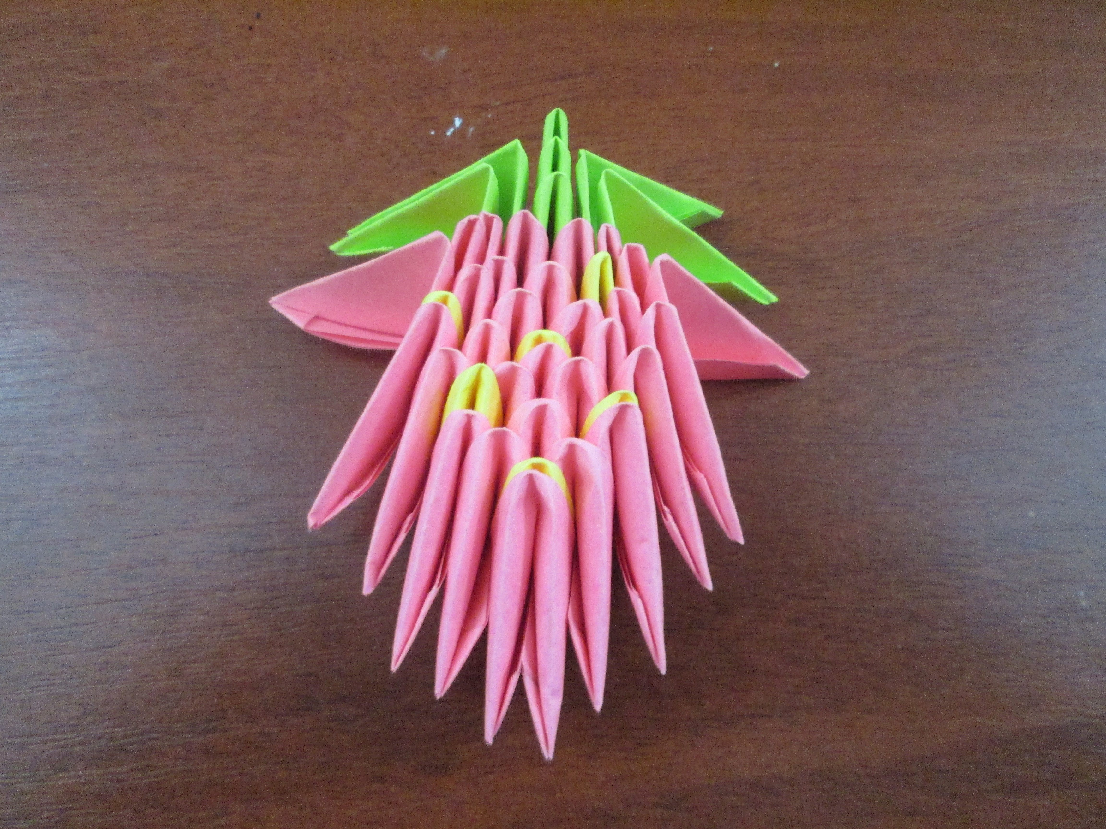 Клубничка в технике модульное оригами