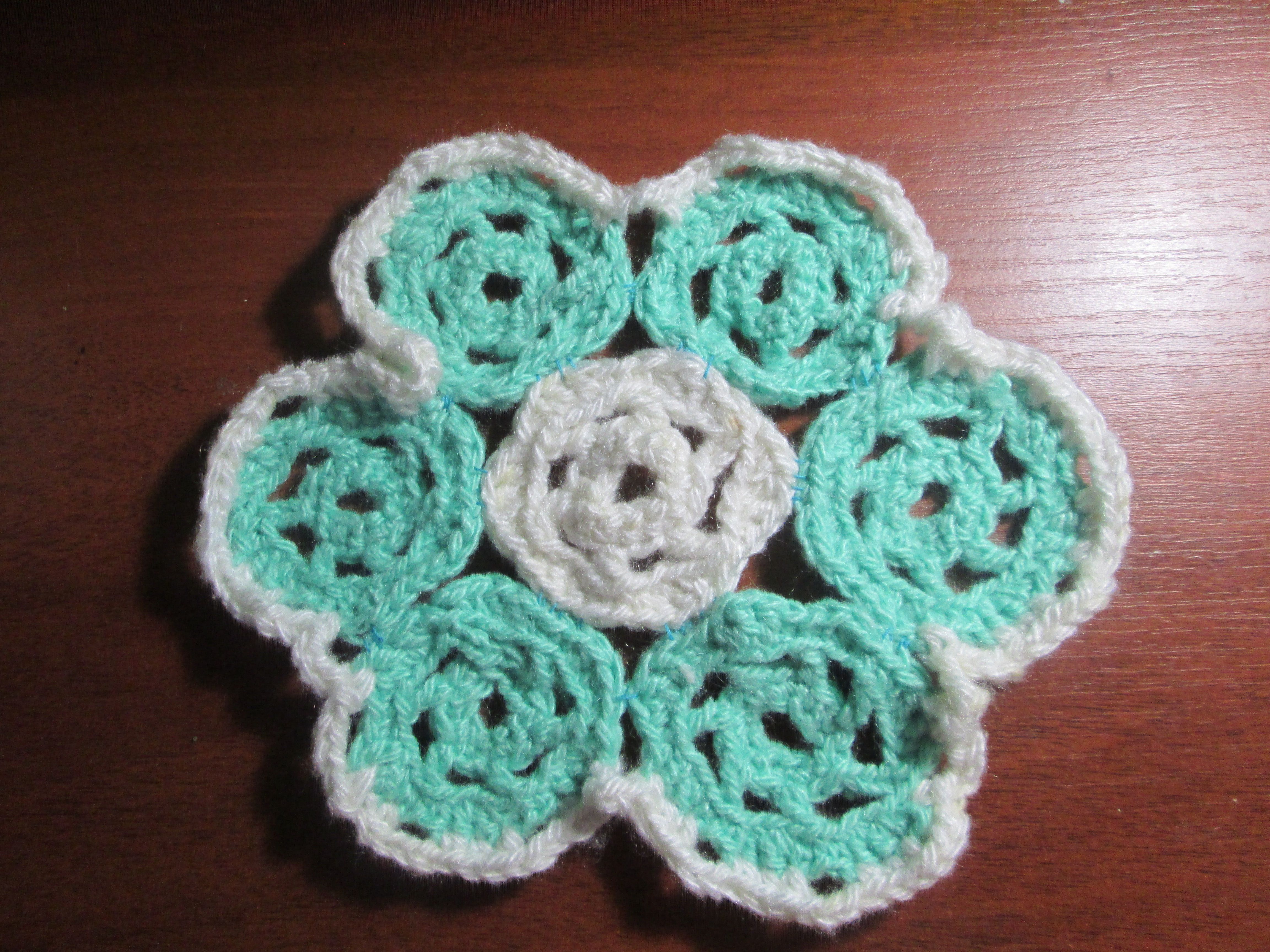 Кружево из мотивов крючком для начинающих