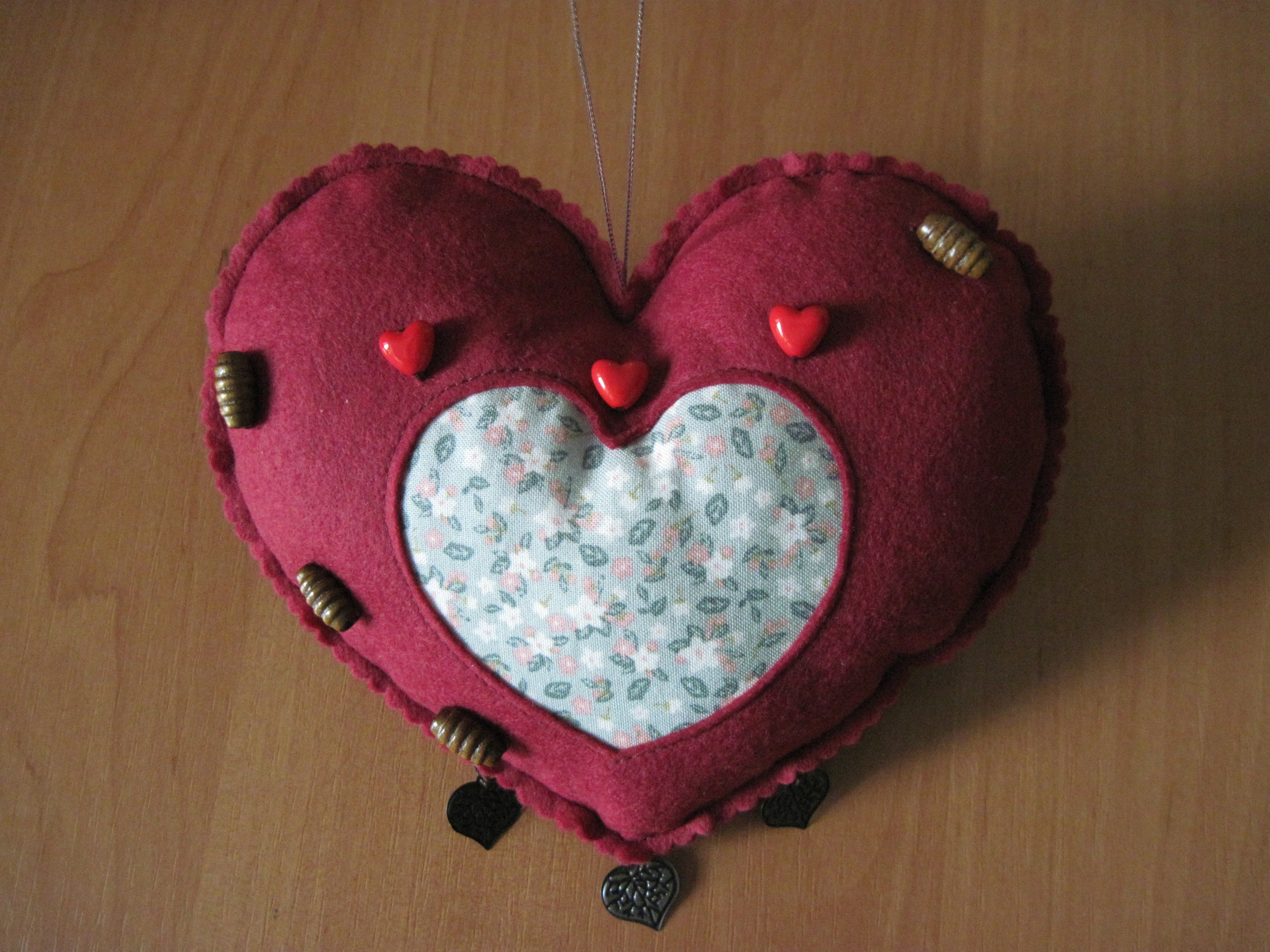 Мастер-класс по шитью весеннего сердечка из фетра