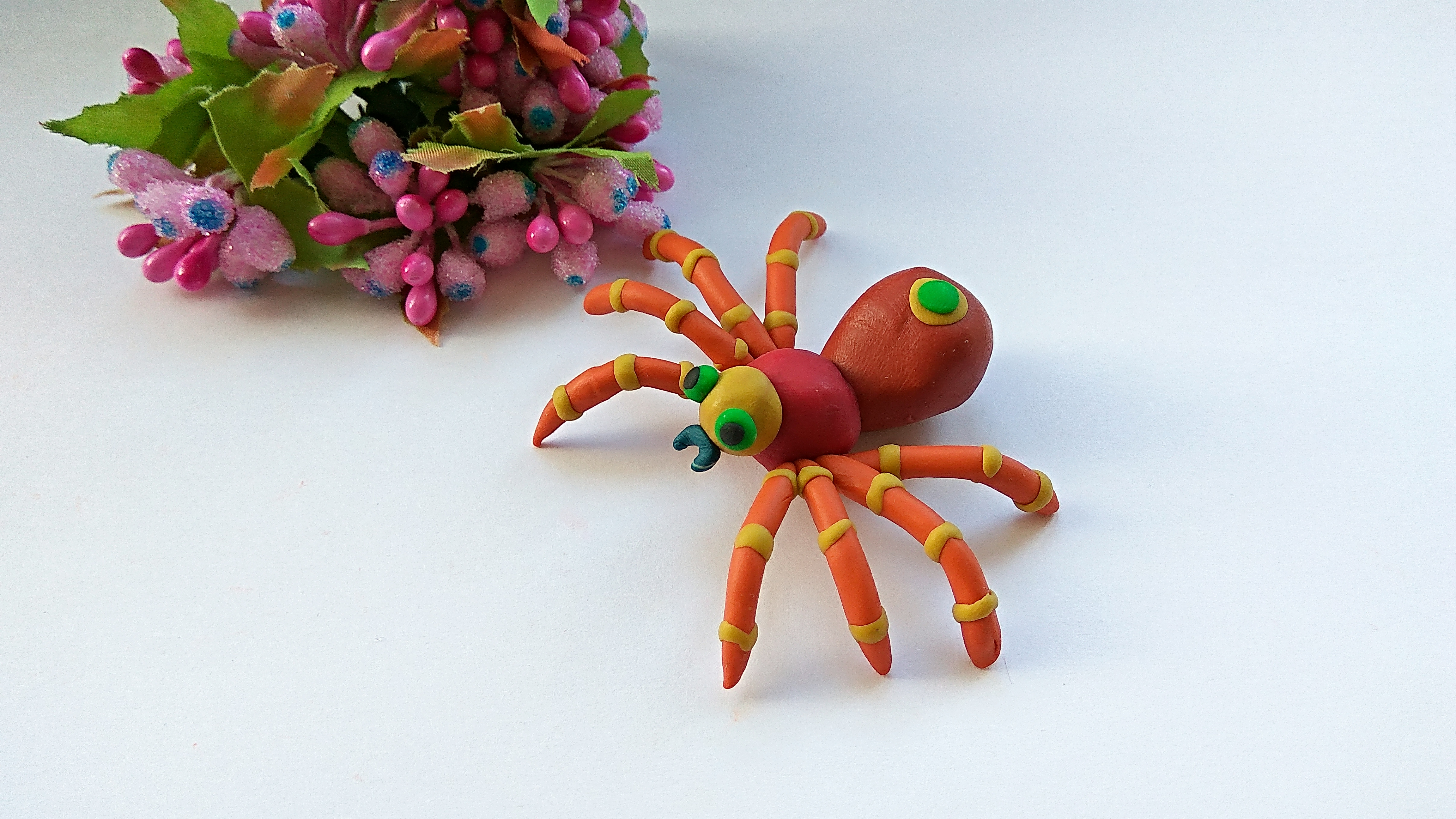 Как слепить паука из пластилина