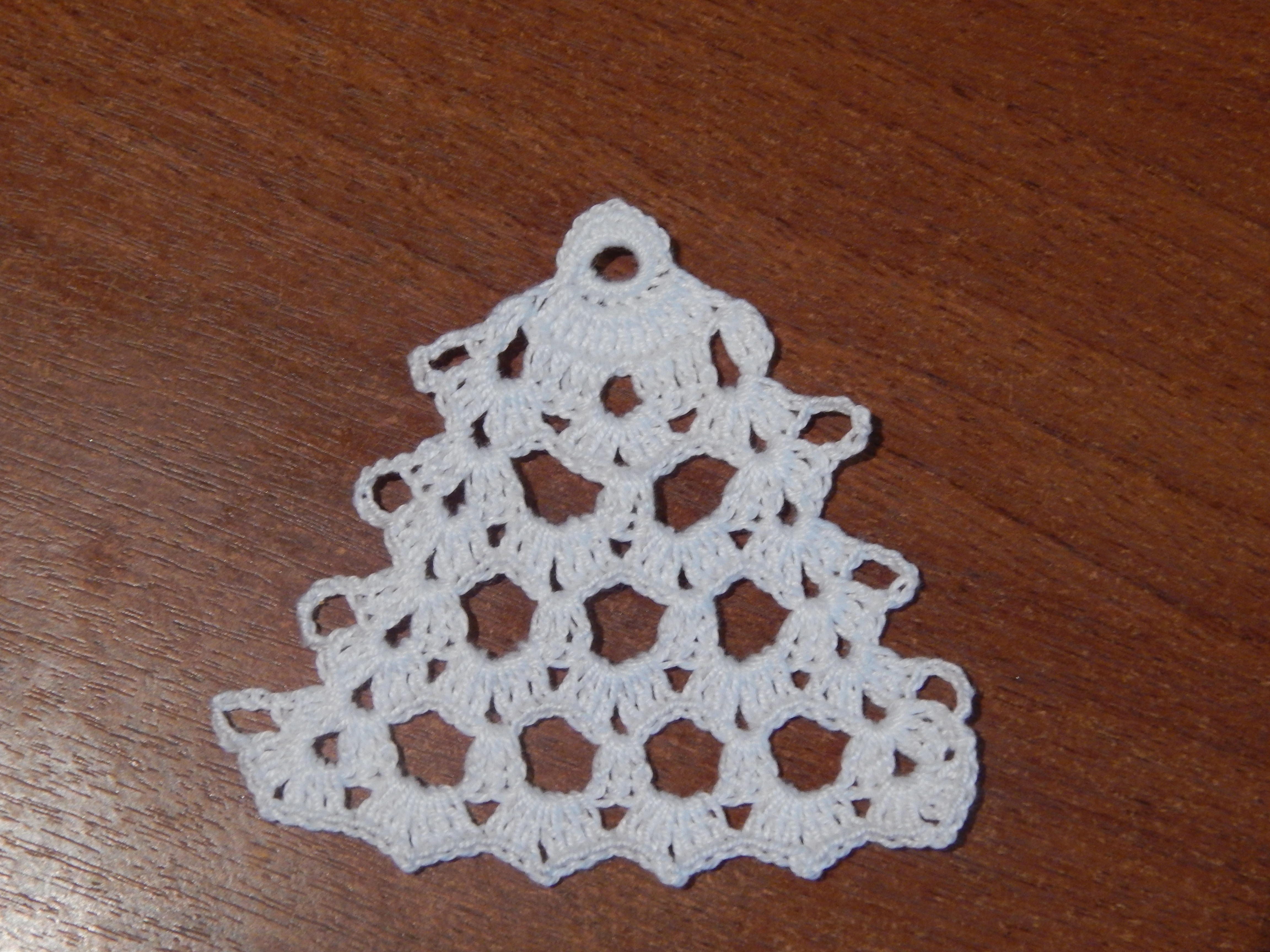 Елка крючком. Мастер-класс с подробным описанием и фотографиями.