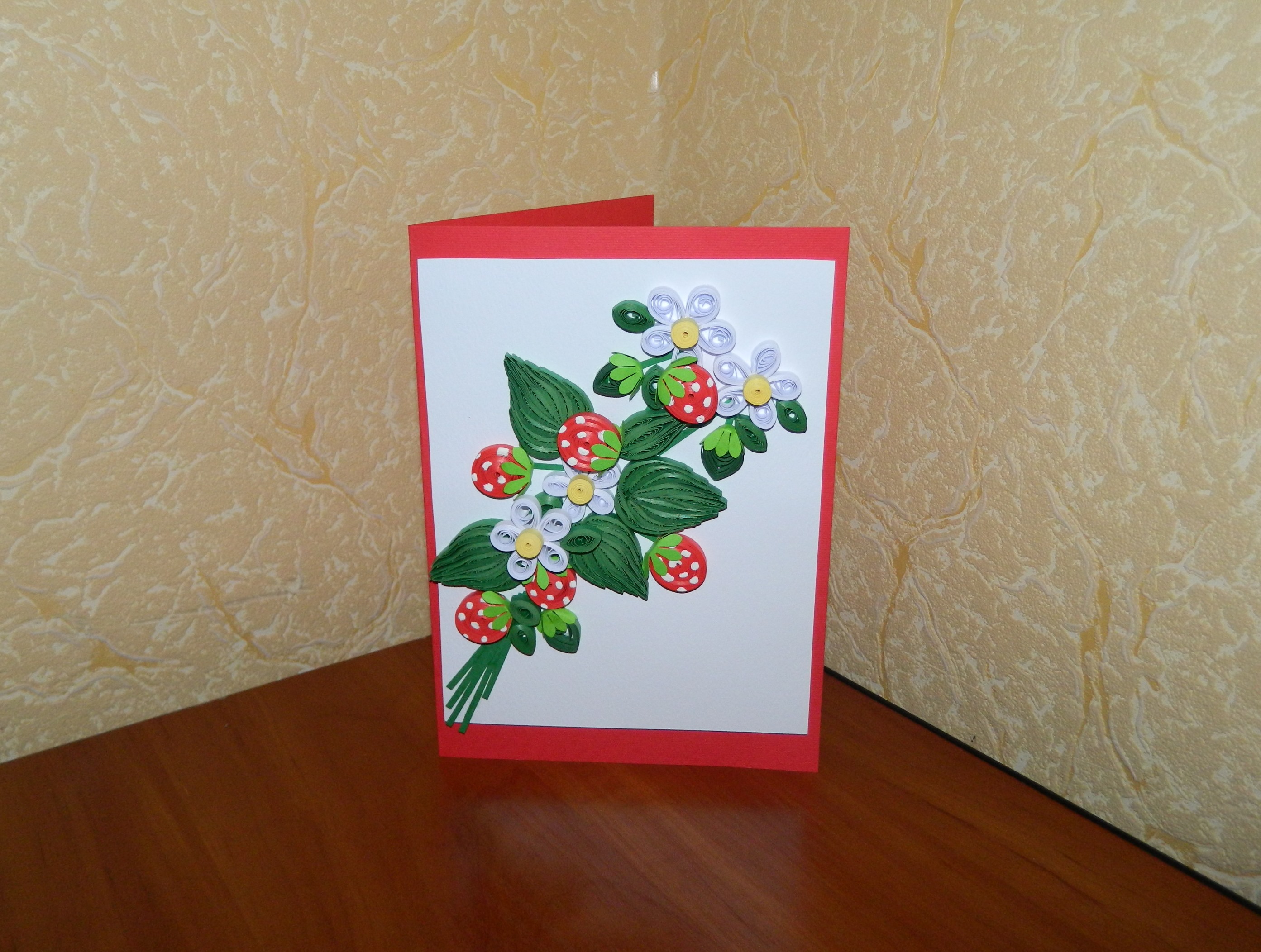 Земляника - открытка в технике квиллинг. Пошаговый мастер-класс с фото.