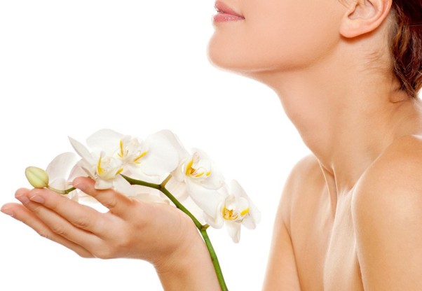 Уход за областью шеи и декольте