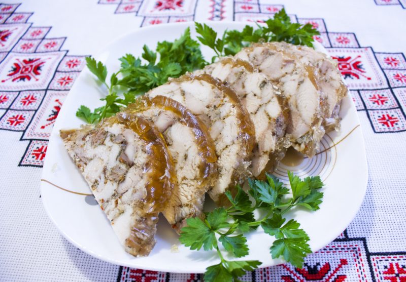 Куриный рулет в бутылке