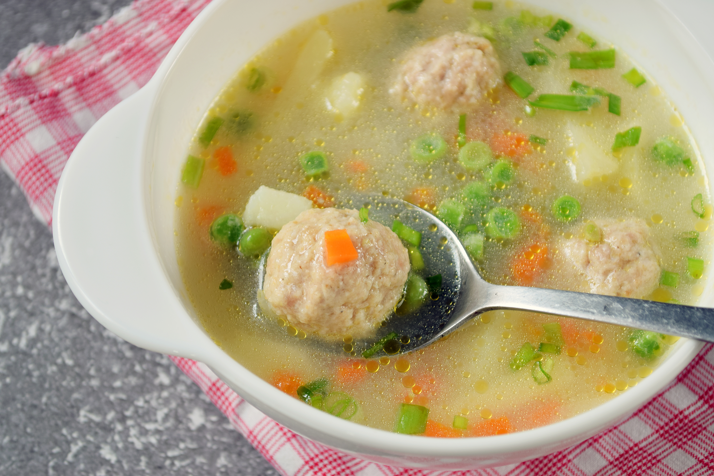 Суп с фрикадельками и рисом